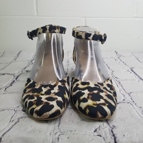 Cabi Kiki Leopard nimal print ankle strap block heels - Picture 4 of 11